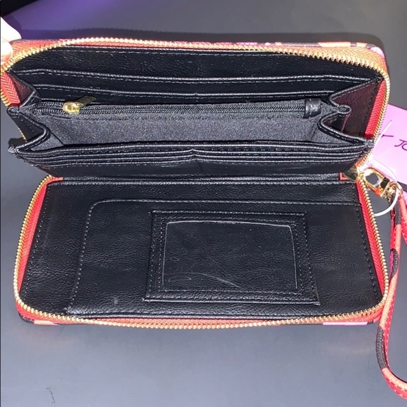 NWT. Betsey Johnson graphic red roses wallet - Picture 7 of 9